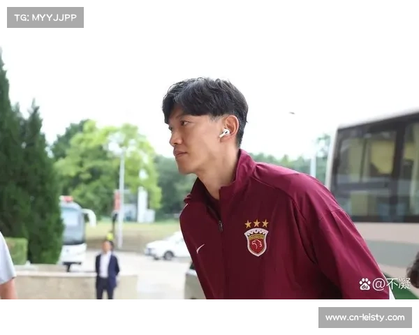 武磊、颜骏凌亮相海港新赞助商签约仪式